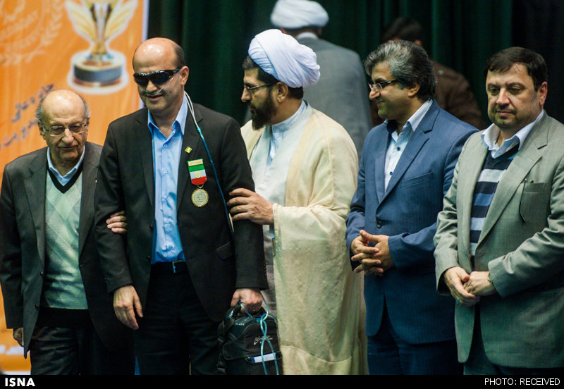 حمید بهمنی،جایزه صداقت،مدال،خبرنگار،جشنواره صداقت